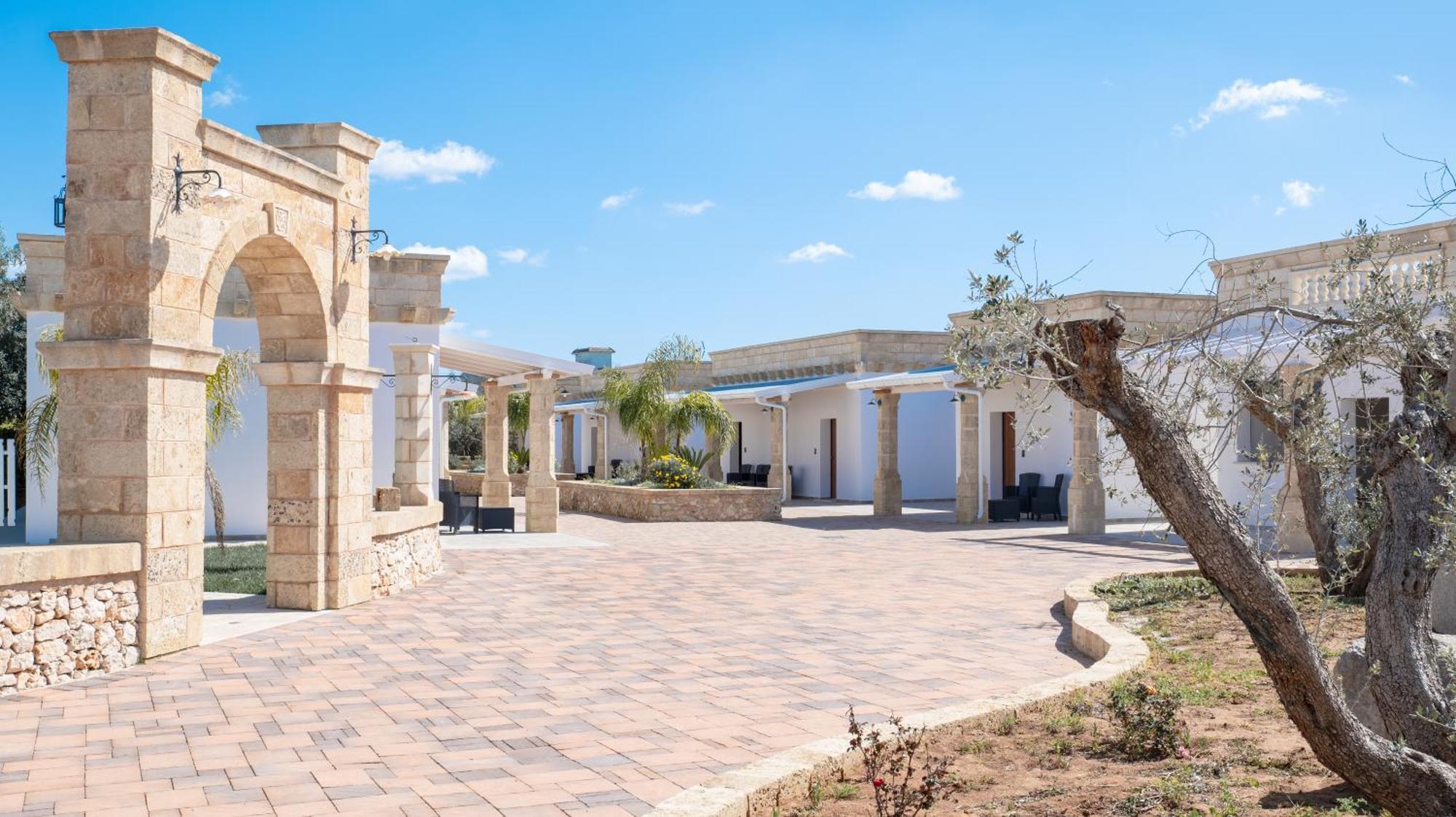 Borgo Specchia Natural Resort Bagian luar foto